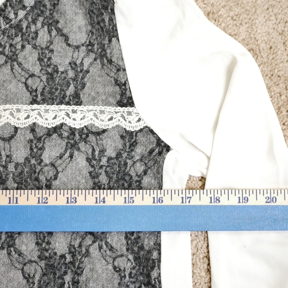 ⭐ 3/$15 ⭐ Cute long sleeve blouse - Picture 8 of 9